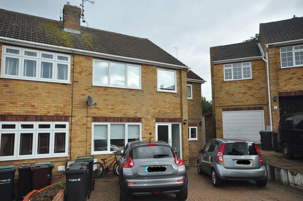 Ediva Road Meopham DA13 3 bed semidetached house £1,650 pcm (£381 pw)