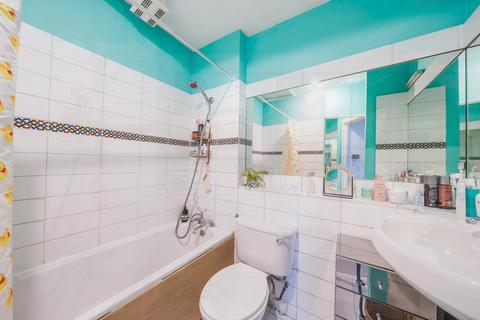 Flat 4, 248 Battersea Park Road, London, SW11 3BP