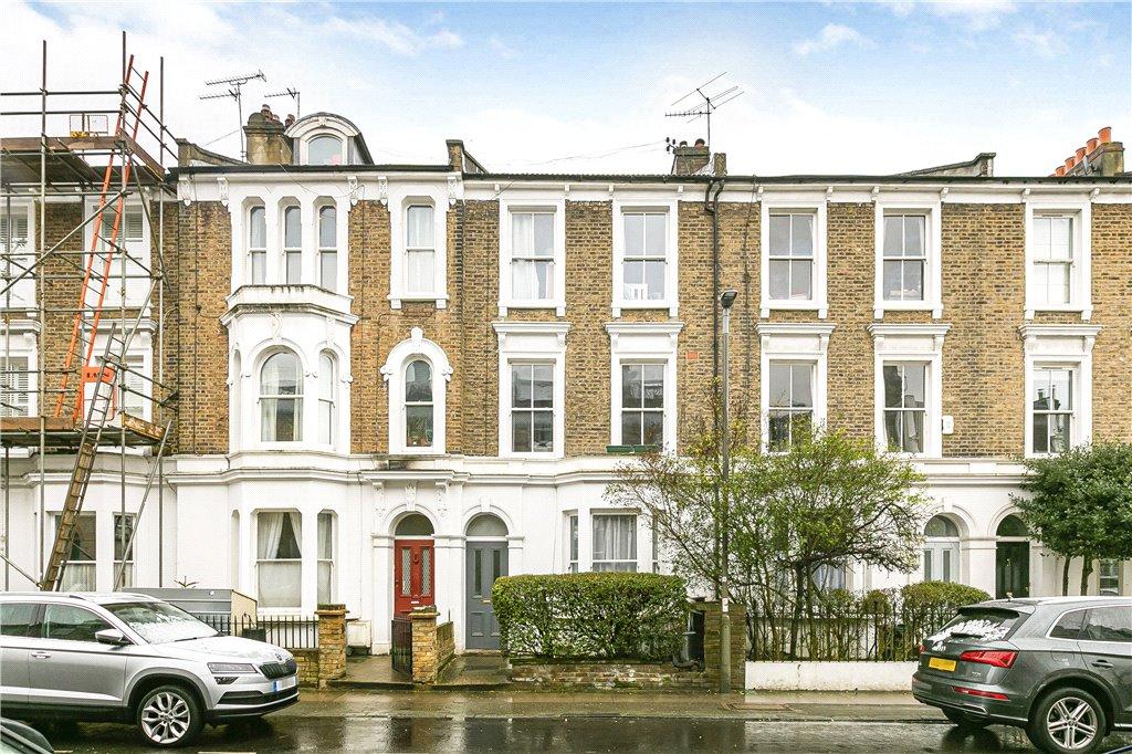 Disraeli Road, Putney, SW15 1 bed apartment £1,795 pcm (£414 pw)