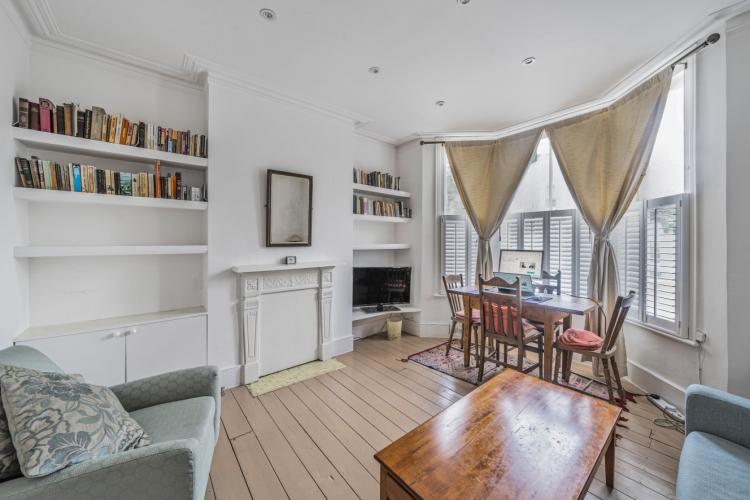 Newton Avenue London W3 2 bed apartment £2,097 pcm (£484 pw)