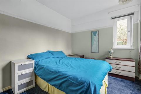 2 bedroom flat for sale, Upper Richmond Road, SW15