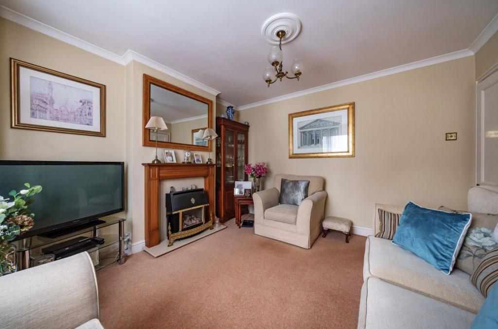 Victoria Road, Bedford 3 bed semidetached house £325,000