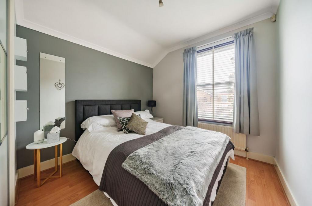 Victoria Road, Bedford 3 bed semidetached house £325,000