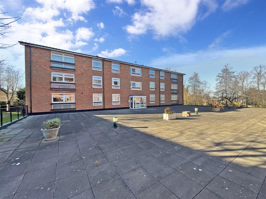 Maresfield, Croydon, Surrey 2 bed flat £350,000