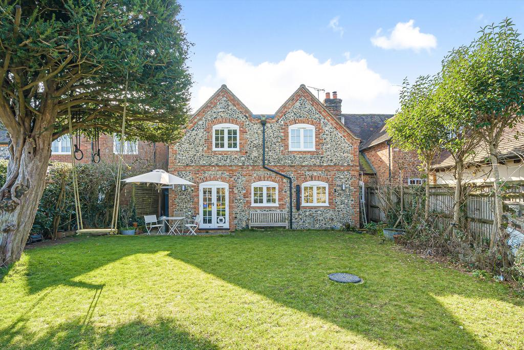 Russells Water, HenleyonThames, Oxfordshire, RG9 3 bed terraced house