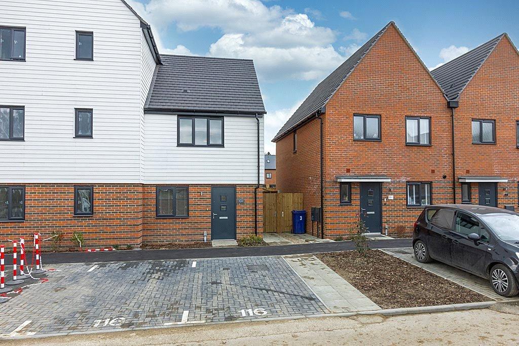 Feaver Drive, Faversham, ME13 2 bed semidetached house £1,250 pcm (£