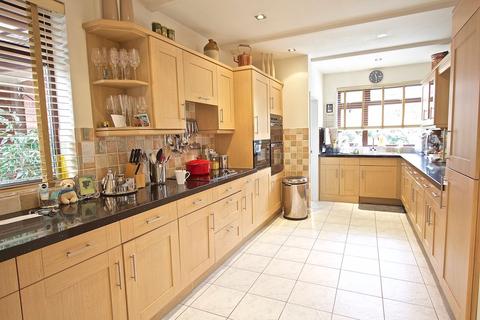 4 bedroom detached house to rent - Musters Crescent, West Bridgford, Nottingham NG2 7DS
