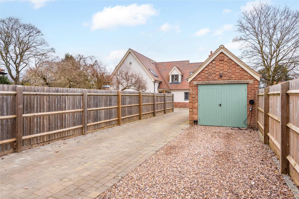 Driveway/Garage