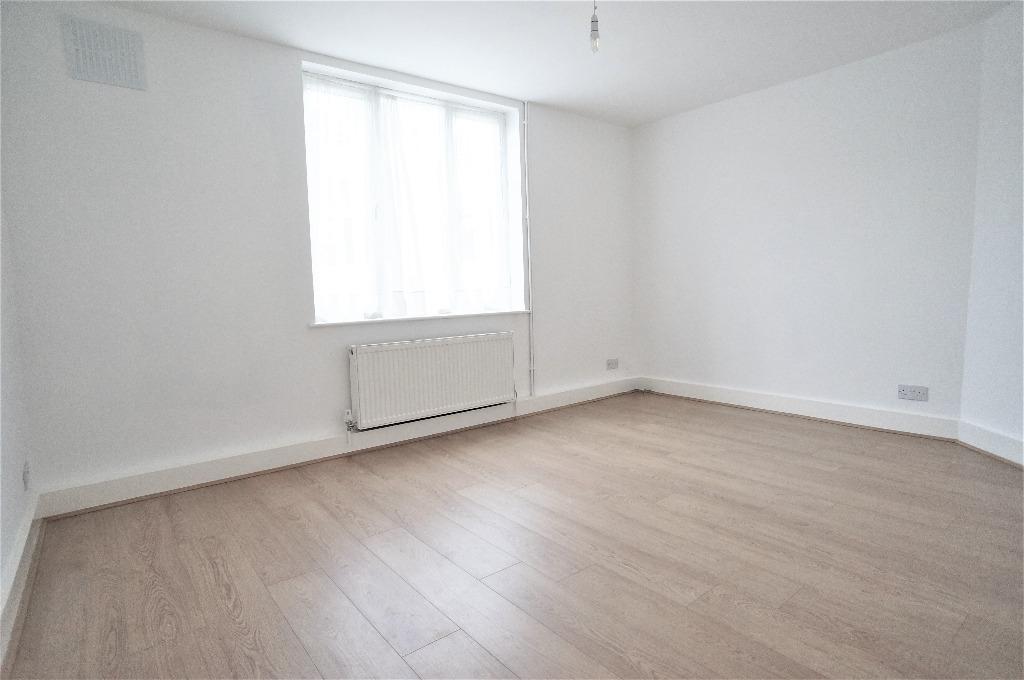 The Cottage, Riggall Court, Cuxton, Kent 3 bed end of terrace house £