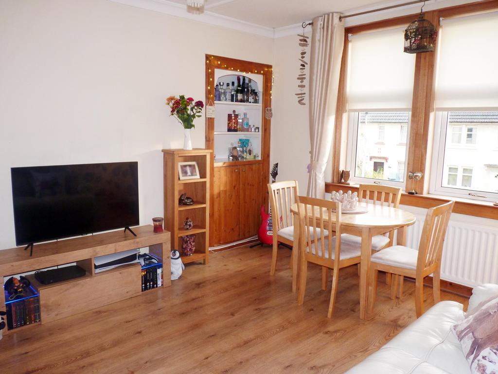Kirktonholme Road, East Kilbride G74 2 bed flat £112,000