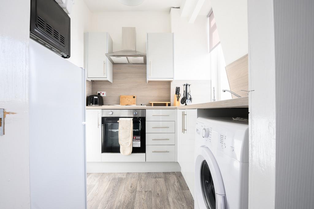 Manor Crescent, Gourock, PA19 1 bed flat £450 pcm (£104 pw)