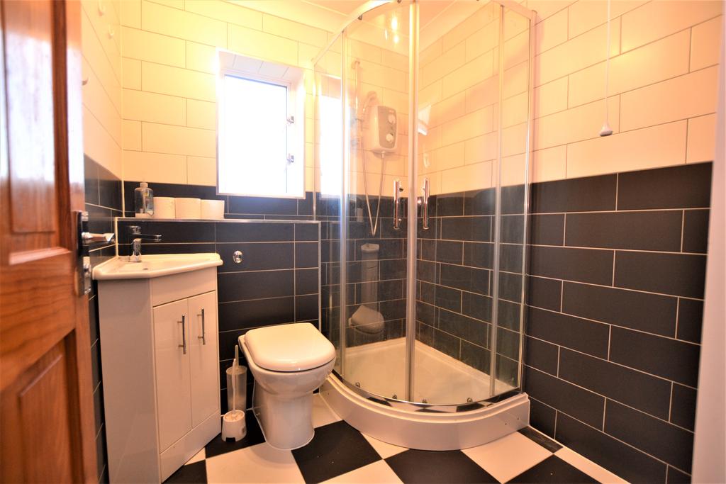 Stuart Park, Edinburgh, EH12 3 bed terraced house £1,400 pcm (£323 pw)