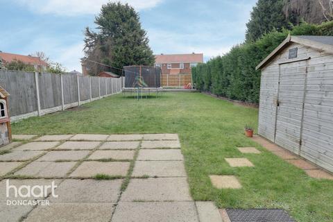 3 bedroom semi-detached house for sale - Briar Road, Armthorpe, Doncaster