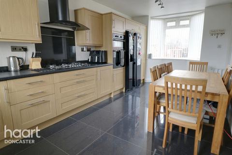 82 Briar Road, Armthorpe, Doncaster, DN3 2DN