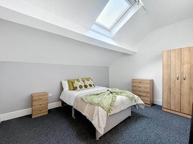 5 bed shared house   sheffield road, barnsley s70
