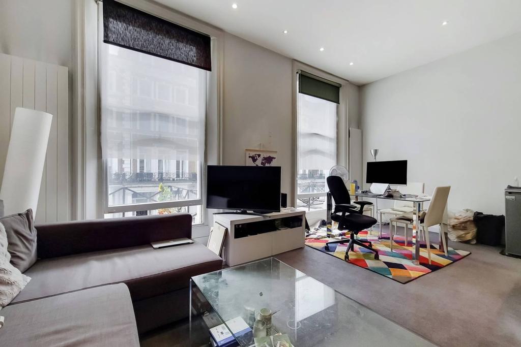 Collingham Place, South Kensington... 1 bed flat £2,817 pcm (£650 pw)