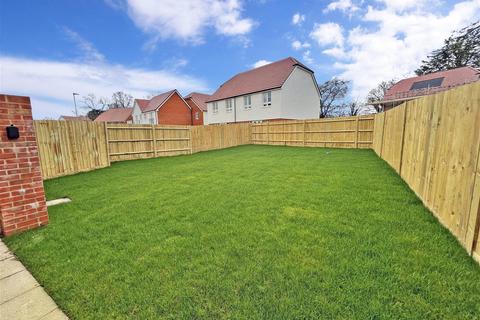 3 bedroom semi-detached house for sale - Gem Place, Eastergate,Chichester, West Sussex