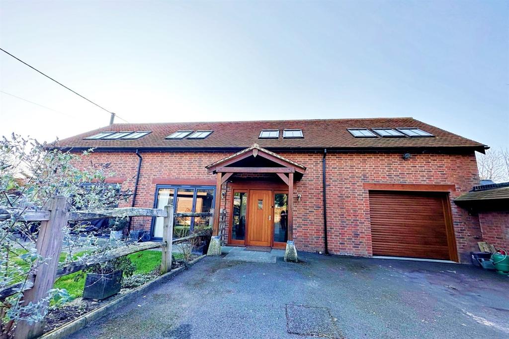 Winterborne Kingston 3 bed detached house for sale £525,000