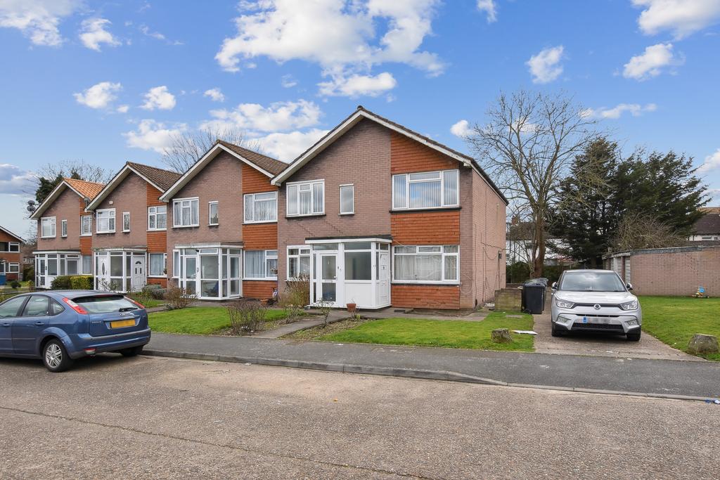 Winton Gardens, Edgware HA8 2 bed flat £335,000