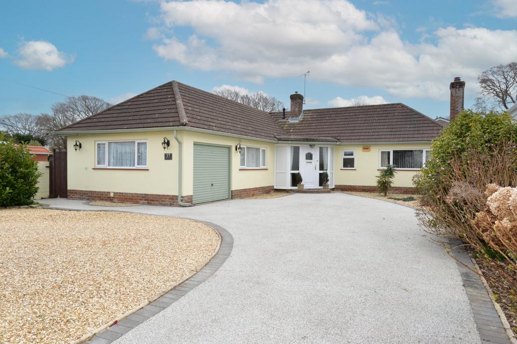 Marley Avenue, New Milton, BH25 2 bed bungalow £570,000