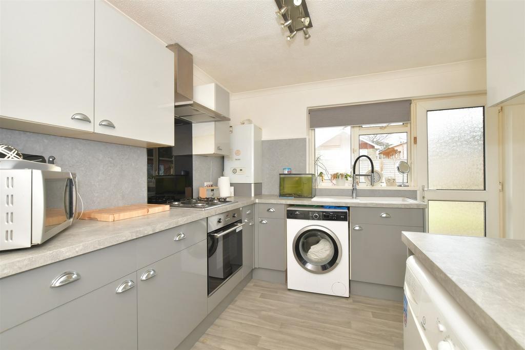 Coxs Green, Sandown, Isle of Wight 3 bed detached bungalow for sale £