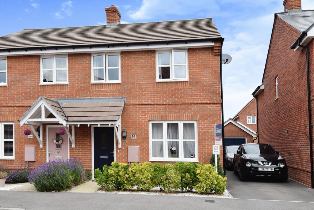 Edmund Way, Amesbury, SP4 7TW 3 bed semi-detached house - £305,000