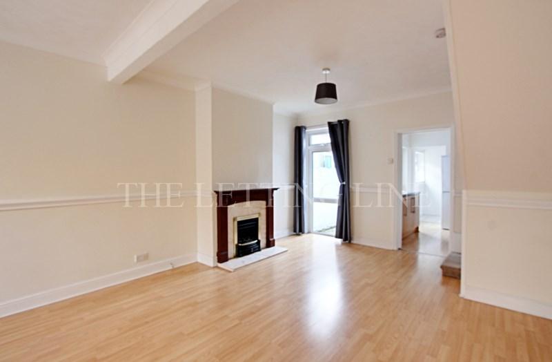 Sterling Road, Enfield, Middlesex, EN2 2 bed terraced house £1,595