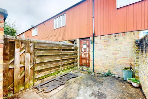8 Burness Close, Uxbridge, UB8 2PZ