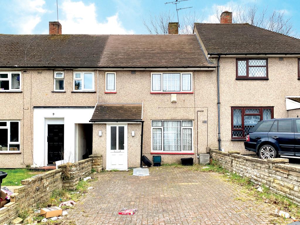 11 Chorley Wood Crescent, Orpington 3 bed terraced house £180,000