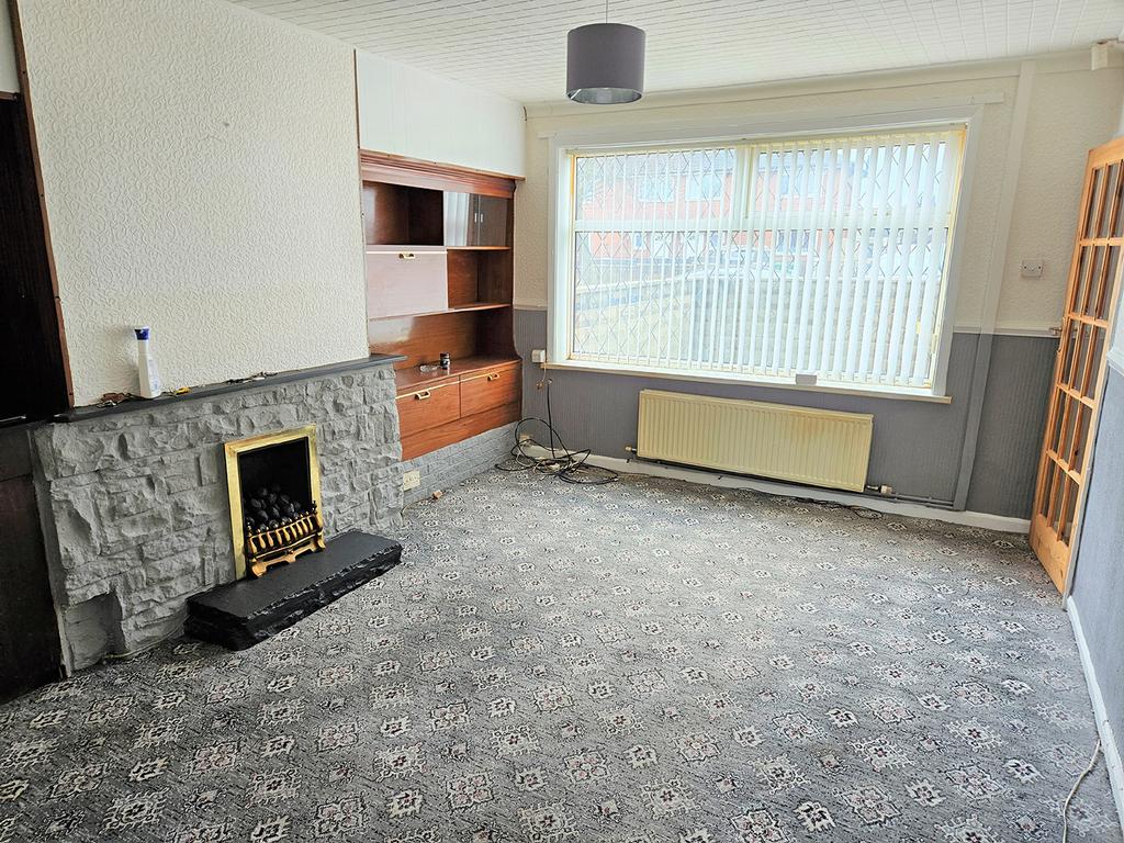 72 Windmill Road, Belle Isle, Leeds 4 bed semidetached house £50,000