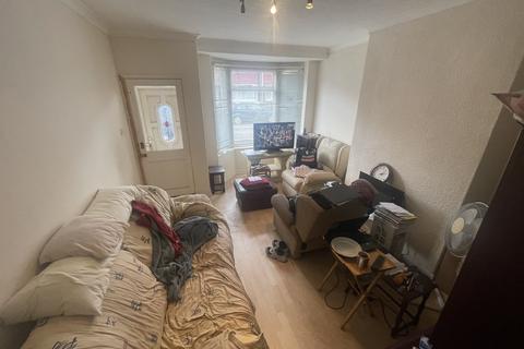 2 bedroom end of terrace house for sale - 65 Gloucester Street, Hull