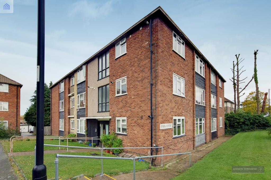 Winchmore Hill Road, N21 1 bed flat for sale £259,000