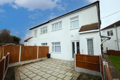 15 Michael Gardens, Hornchurch, RM11 2LJ