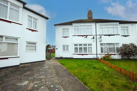 15 Michael Gardens, Hornchurch, RM11 2LJ