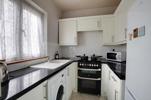 15 Michael Gardens, Hornchurch, RM11 2LJ