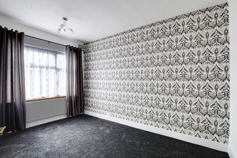 15 Michael Gardens, Hornchurch, RM11 2LJ