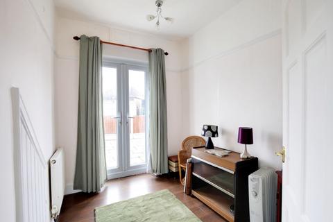 15 Michael Gardens, Hornchurch, RM11 2LJ