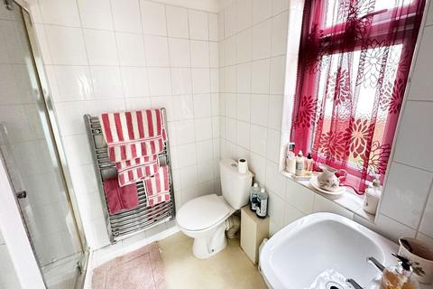 15 Michael Gardens, Hornchurch, RM11 2LJ