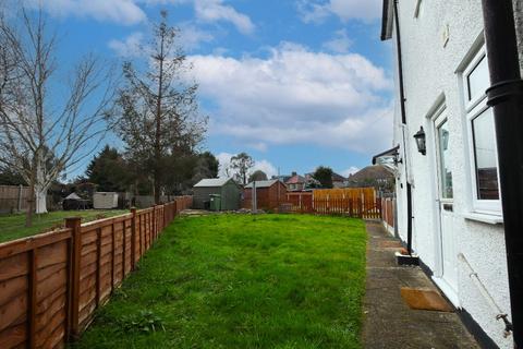 15 Michael Gardens, Hornchurch, RM11 2LJ