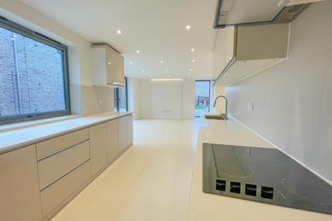 3 bedroom apartment to rent, Flat 1 Block A, Fordham Road, Newmarket