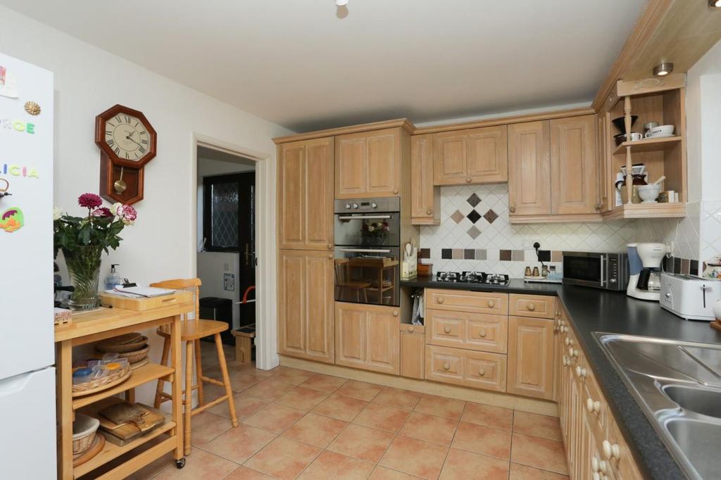 Cliff Road, BirchingtonOnSea, CT7 4 bed detached house for sale £