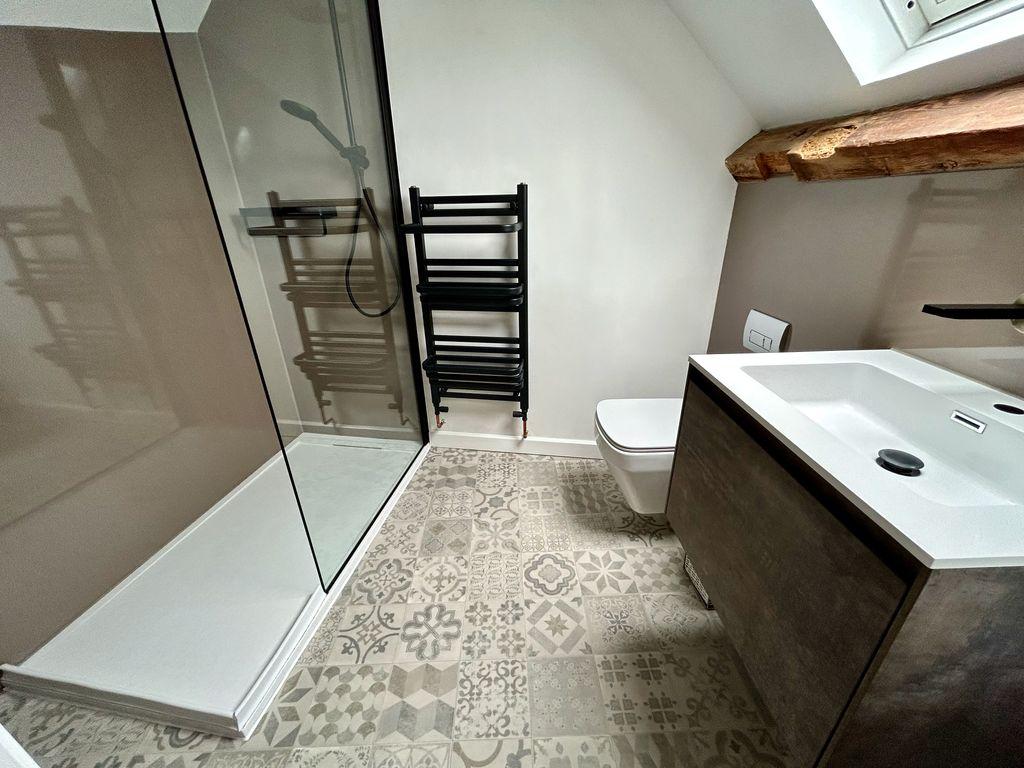 Ensuite to Bed 1