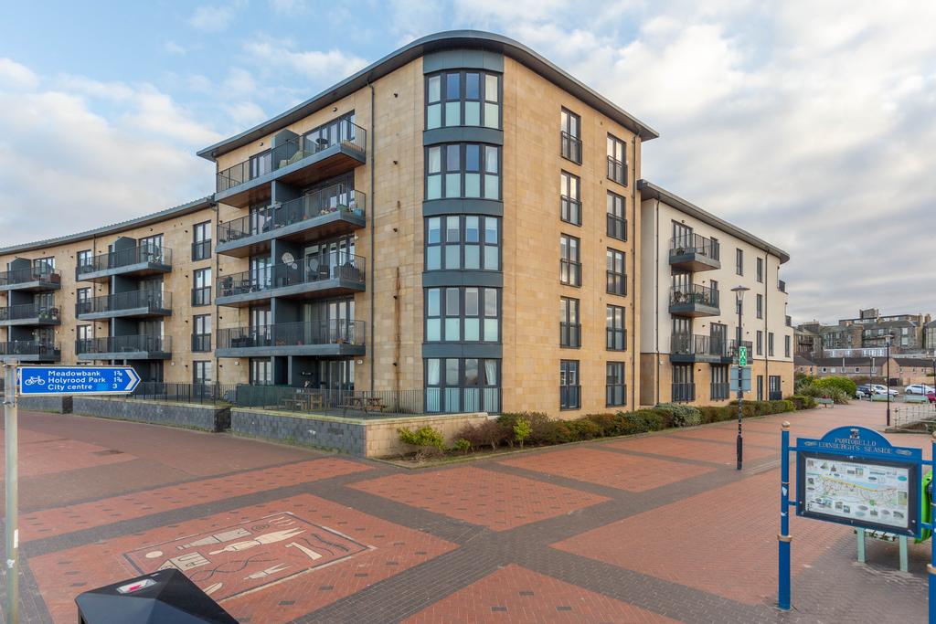 17/7 Bridge Street, Portobello, EH15 1DB 2 bed flat £350,000