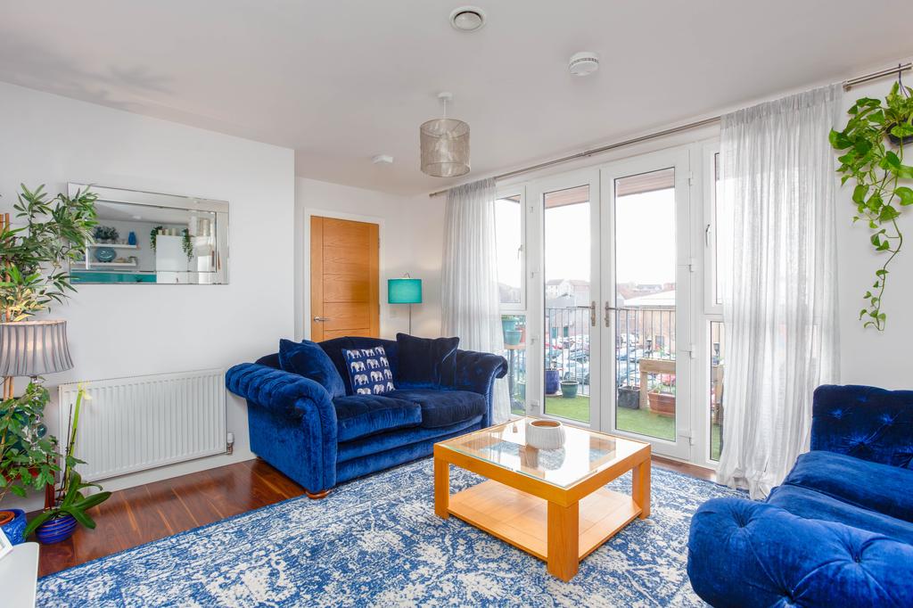 17/7 Bridge Street, Portobello, EH15 1DB 2 bed flat £350,000