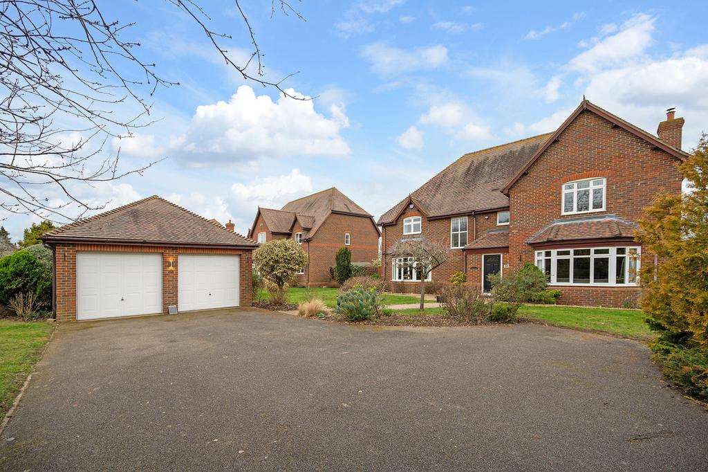 Willington Road, Bedford, MK44 5 bed detached house £850,000