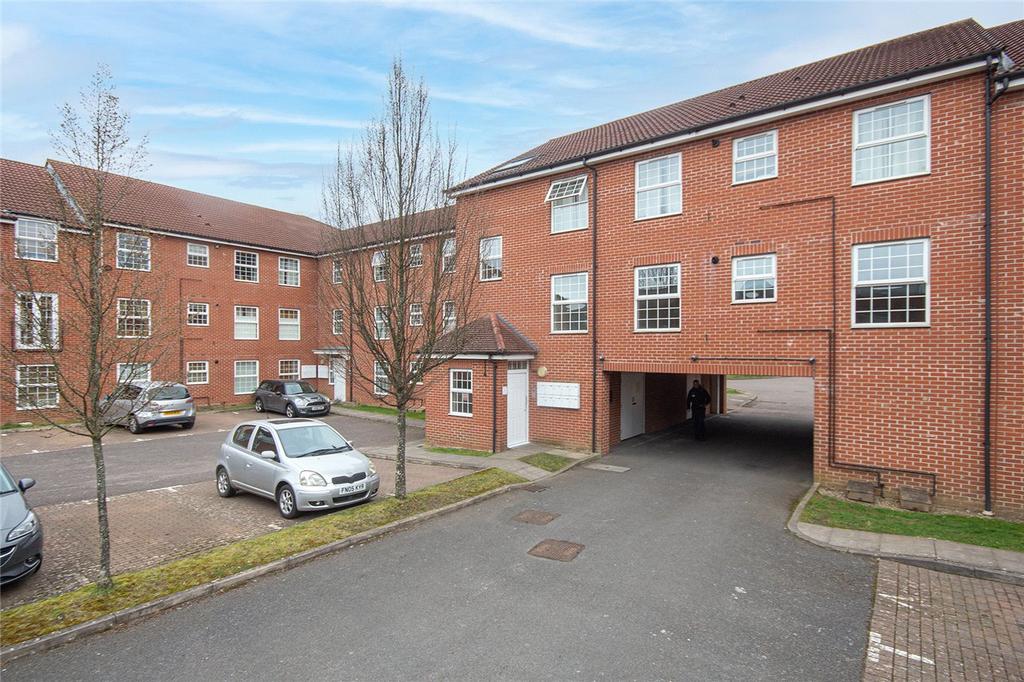 Bridge Court, Welwyn Garden City, Hertfordshire 2 bed flat for sale £