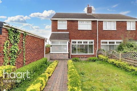 3 bedroom semi-detached house to rent, Meads Close, NP19