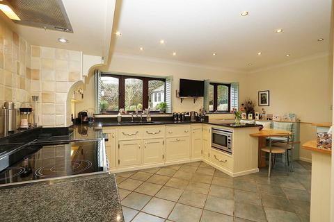 5 bedroom detached house for sale, Courtlands Hill, Pangbourne - Walk to train to London