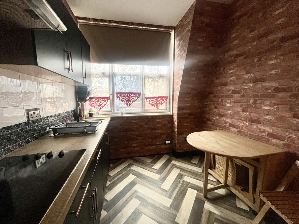 Spacious, Stylish Studio Flat to Rent.