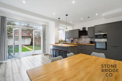 58 Stirling Road, London, N22 5BP